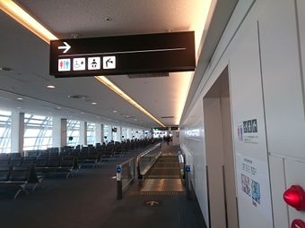 羽田空港第2旅客ターミナル出発ロビー66 70-71 3.JPG