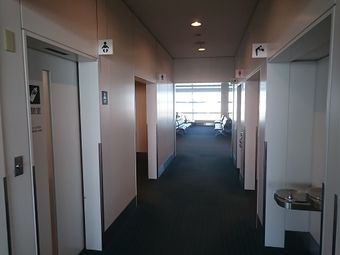 羽田空港第2旅客ターミナル出発ロビー66 70-71 2.JPG